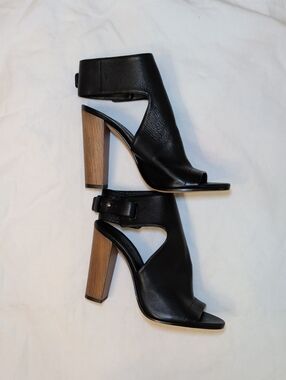 Vince‎ Addie Winter Leather Peep Toe Ankle Strap Wood Block Heel Sandal Black